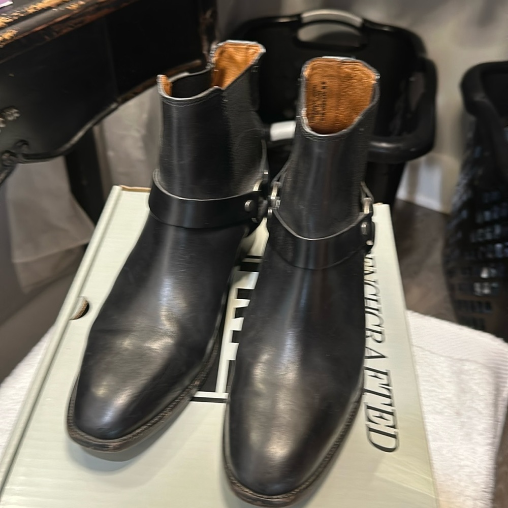 Frye size 9 Black Dara Harness Chelsea Boots
